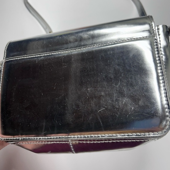 MADEWELL The Toggle‎ Flap Crossbody Bag in Specchio Leather - Silver - Picture 5 of 10
